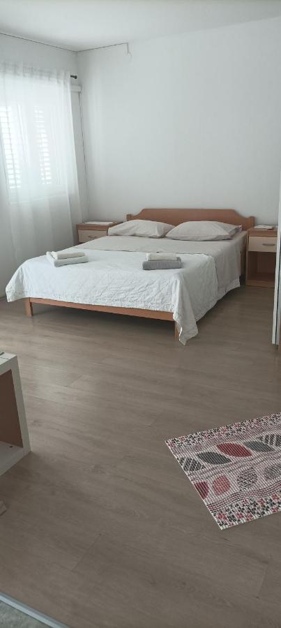 Feel Good Apartment Banjol Exterior photo